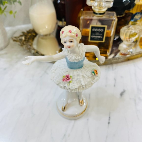 Antique Porcelain lace ballerina - Picture 8 of 13